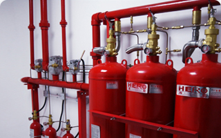 采用气体灭火装置、有管网灭火系统，高效安全